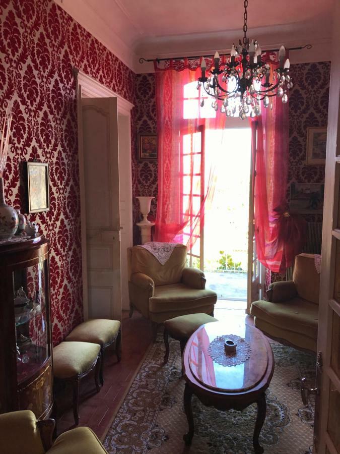 Chez Les Artistes Hotel Servian Exterior photo